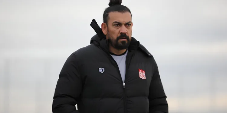 Sivasspor Teknik Direktörü Servet Çetin: “Zor bir fikstür girdik”