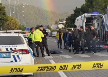 Otomobilin çarptığı kadın hayatını kaybetti