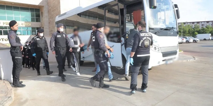 Antalya’da 171 aranan şahıs yakalandı