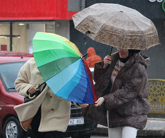 İstanbul için sağanak yağış ve fırtına uyarısı