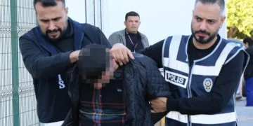 Adana’da firarinin evinden cephane çıktı