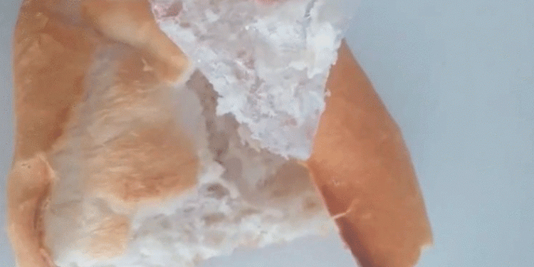 Ekmeğin içinden poşet çıktı
