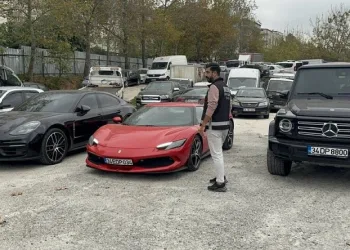 Dilan ve Engin Polat’ın araçları Emniyet Müdürlüğü’nde sergilendi