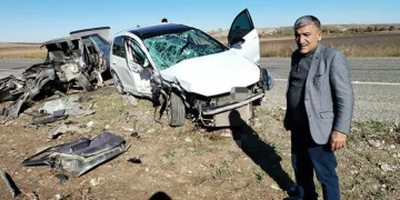 Diyarbakır’da iki otomobil çarpıştı: 2 ölü, 1 yaralı