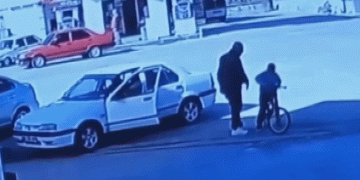 Yanlış anladı, çocuğu tokatladı