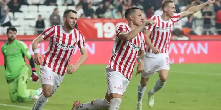 Antalyaspor’dan müthiş geri dönüş! 12 dakikada 3 gol