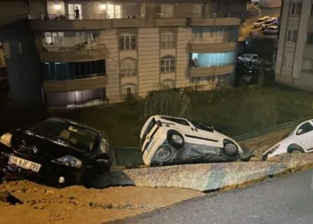 Bursa’da istinat duvarı çöktü