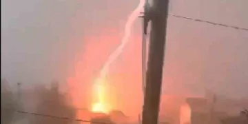 Muğla’da yıldırımın düşme anı kameraya yansıdı