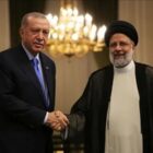 Erdoğan, İran Cumhurbaşkanı Reisi ile görüştü!