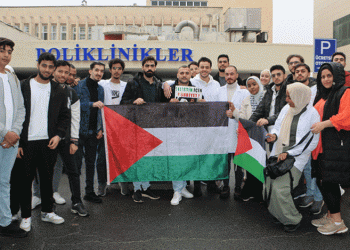 Diyarbakır’da sağlıkçılardan İsrail’in hastane saldırılarına tepki