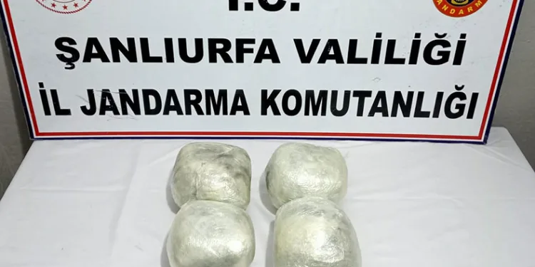 Yolcu otobüsünde 5 kilo esrar ele geçirildi