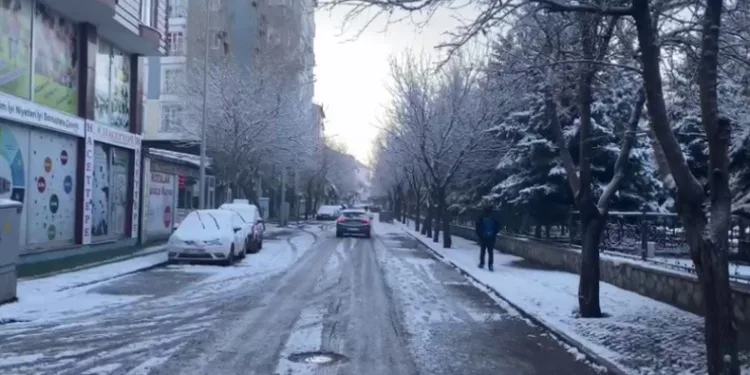 Patnos beyaza büründü
