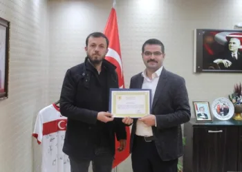 Duyarlı berbere Kaymakam’dan ‘Teşekkür Belgesi’