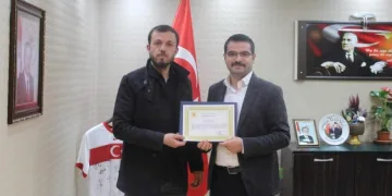 Duyarlı berbere Kaymakam’dan ‘Teşekkür Belgesi’