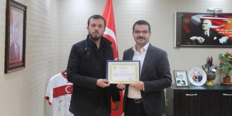 Duyarlı berbere Kaymakam’dan ‘Teşekkür Belgesi’