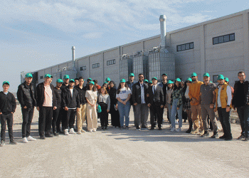Üniversite öğrencilerine fabrika gezisi