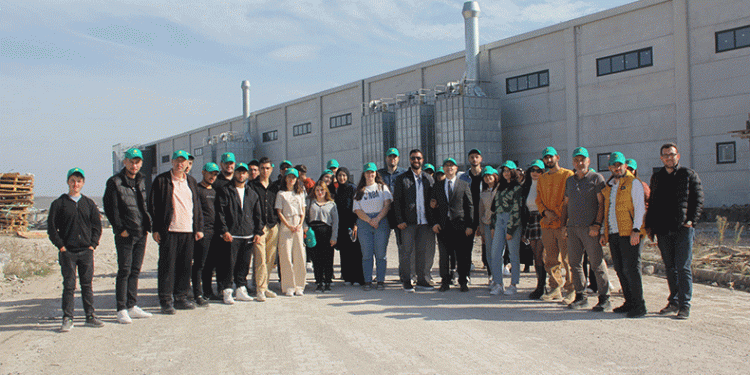 Üniversite öğrencilerine fabrika gezisi