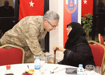 Ekipler şehit aileleriyle bir araya geldi