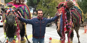 Develer gövde gösterisi yaptı