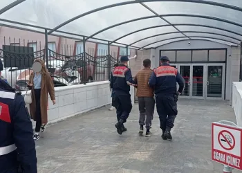 İnşaat iskelesi çalan 3 şüpheliden 1’i tutuklandı