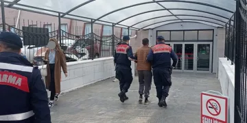 İnşaat iskelesi çalan 3 şüpheliden 1’i tutuklandı