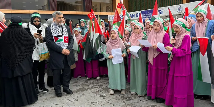 Kur’an kursu öğrencilerinden Filistin’e destek