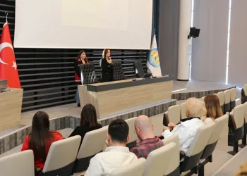 Mezitli turuncu rengine boyanıyor