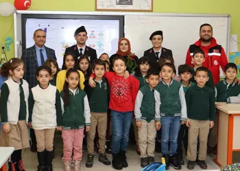Jandarmadan şehit yakını öğretmenlere ziyaret