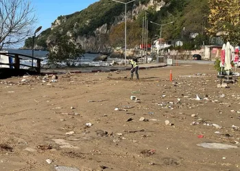 Bartın’da fırtına ve yağışın izleri siliniyor