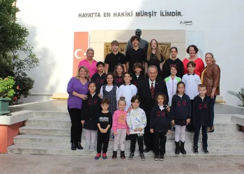 Kalbi öğrencileri için atıyor