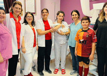Cumhuriyet bebeğine ziyaret