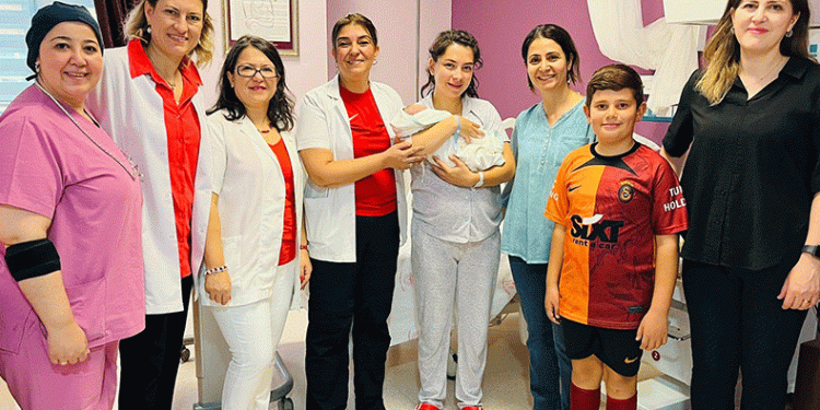 Cumhuriyet bebeğine ziyaret
