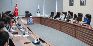 Rektör Levent öğrenci temsilcileri ile buluştu