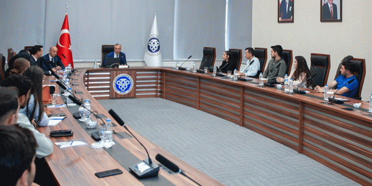 Rektör Levent öğrenci temsilcileri ile buluştu