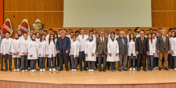 Genç diş hekimleri önlüklerini giydi