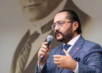 “Öğretmenlerimiz geleceğimizi inşa etmektedir”