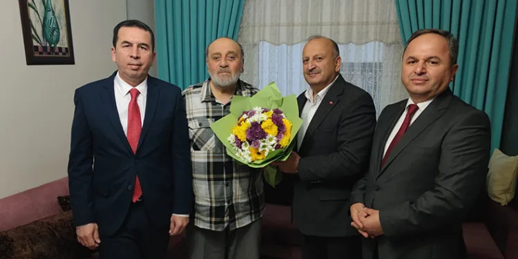 Başkan Tavlı’dan ilkokul öğretmenine vefa