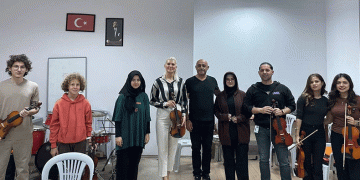 Sanat Akademisi öğrencileriyle bir araya geldi