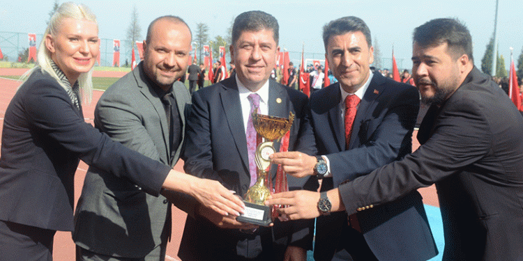 Bilecik Belediyesi kupasını validen aldı