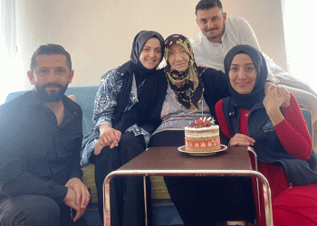 Türkan nineye doğum günü sürpizi