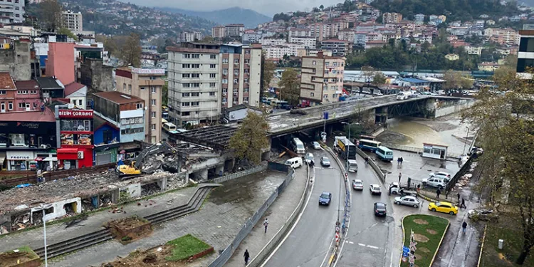 67 yıllık köprüdeki yıkım bitiyor