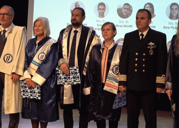 Cübbeleri törenle giydiler