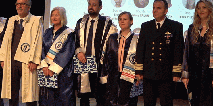 Cübbeleri törenle giydiler
