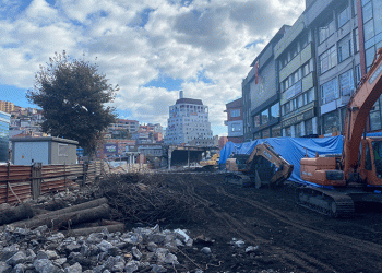 67 yıllık köprüde yıkım çalışması sürüyor