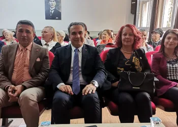 60+ öğrenciler için ders zili çaldı