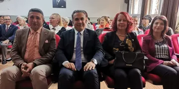 60+ öğrenciler için ders zili çaldı