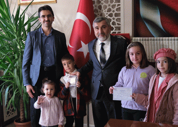 Çocuklar harçlıklarını Filistin’e bağışladı