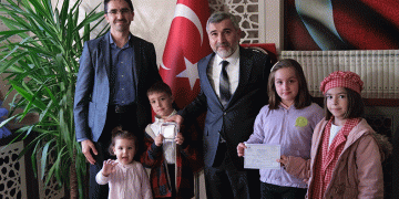 Çocuklar harçlıklarını Filistin’e bağışladı