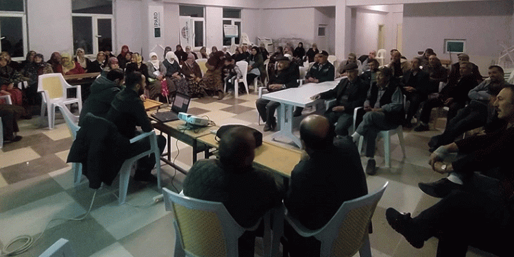 Çavdarhisar’da çiftçi eğitim toplantısı