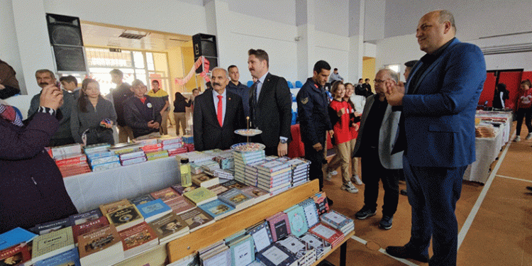 Tufanbeyli’de ilk kez kitap fuarı düzenlendi